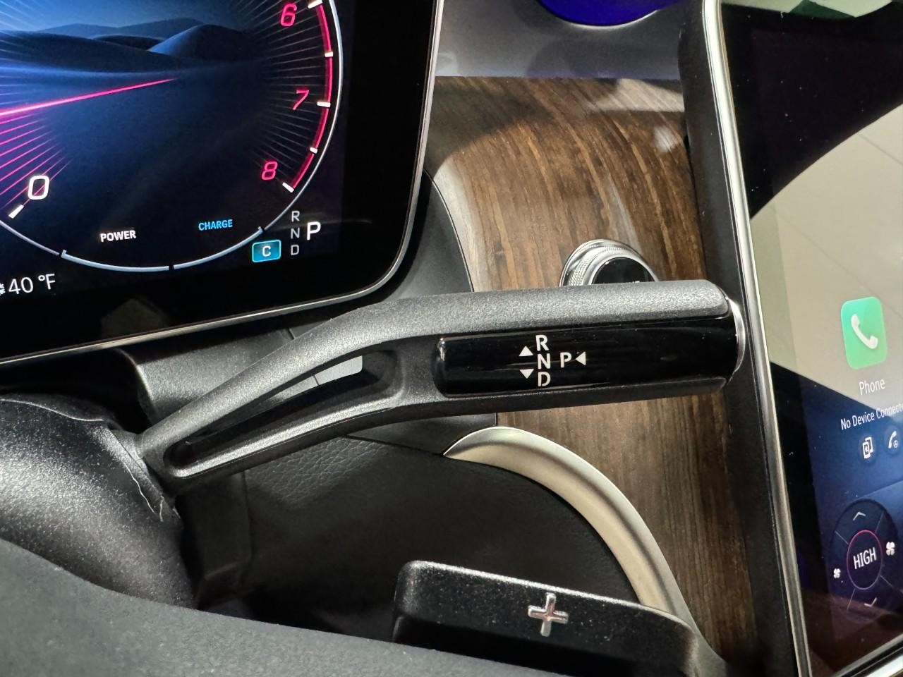 Mercedes-Benz GLC Vehicle Full-screen Gallery Image 33