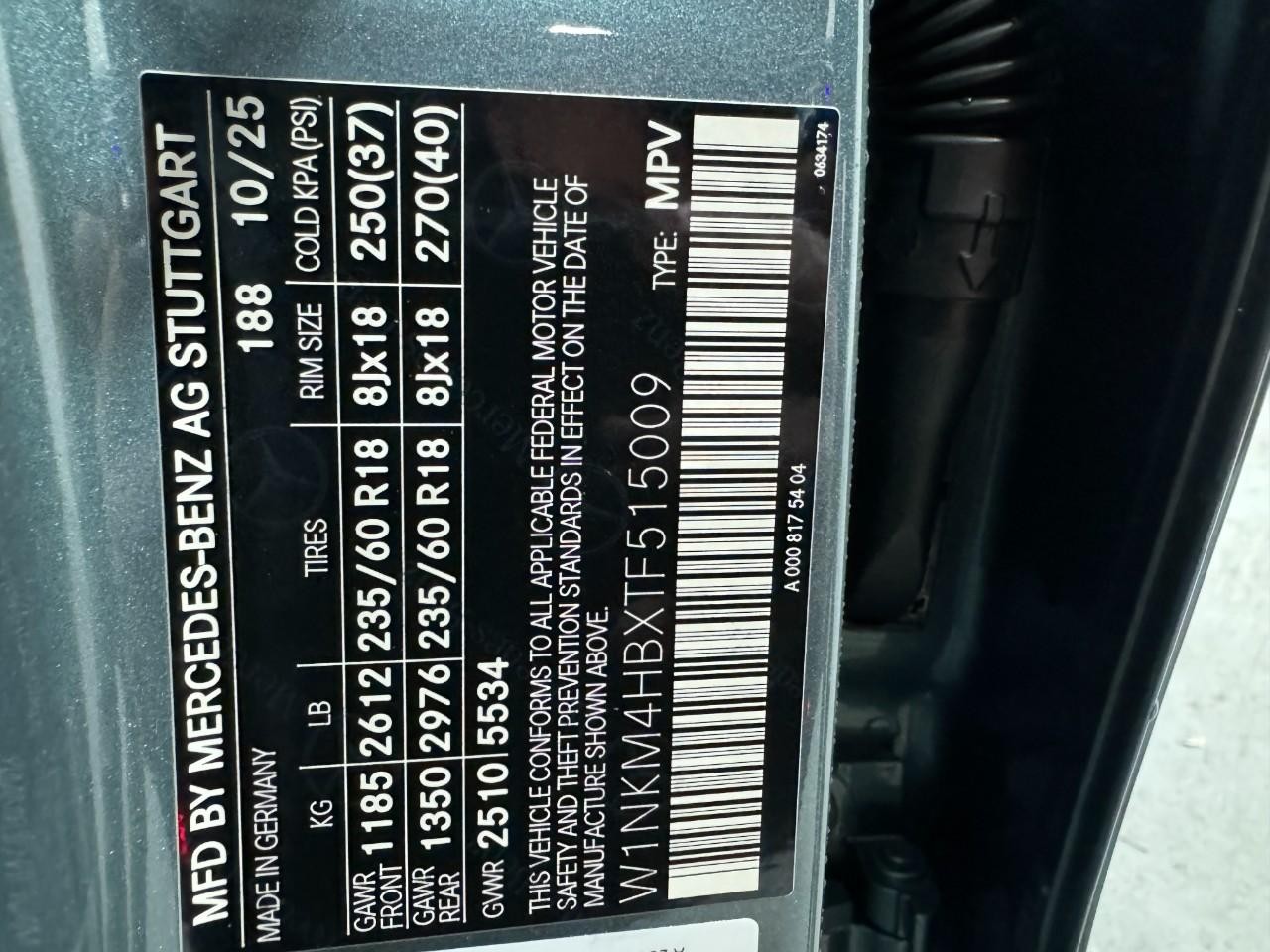 Mercedes-Benz GLC Vehicle Full-screen Gallery Image 35