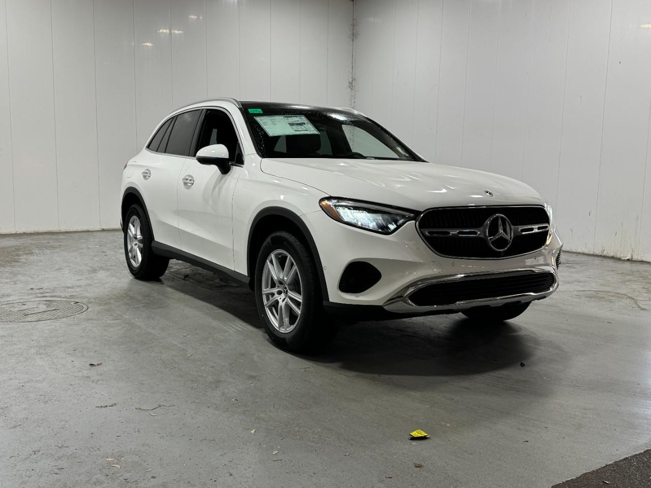 Mercedes-Benz GLC Vehicle Full-screen Gallery Image 6