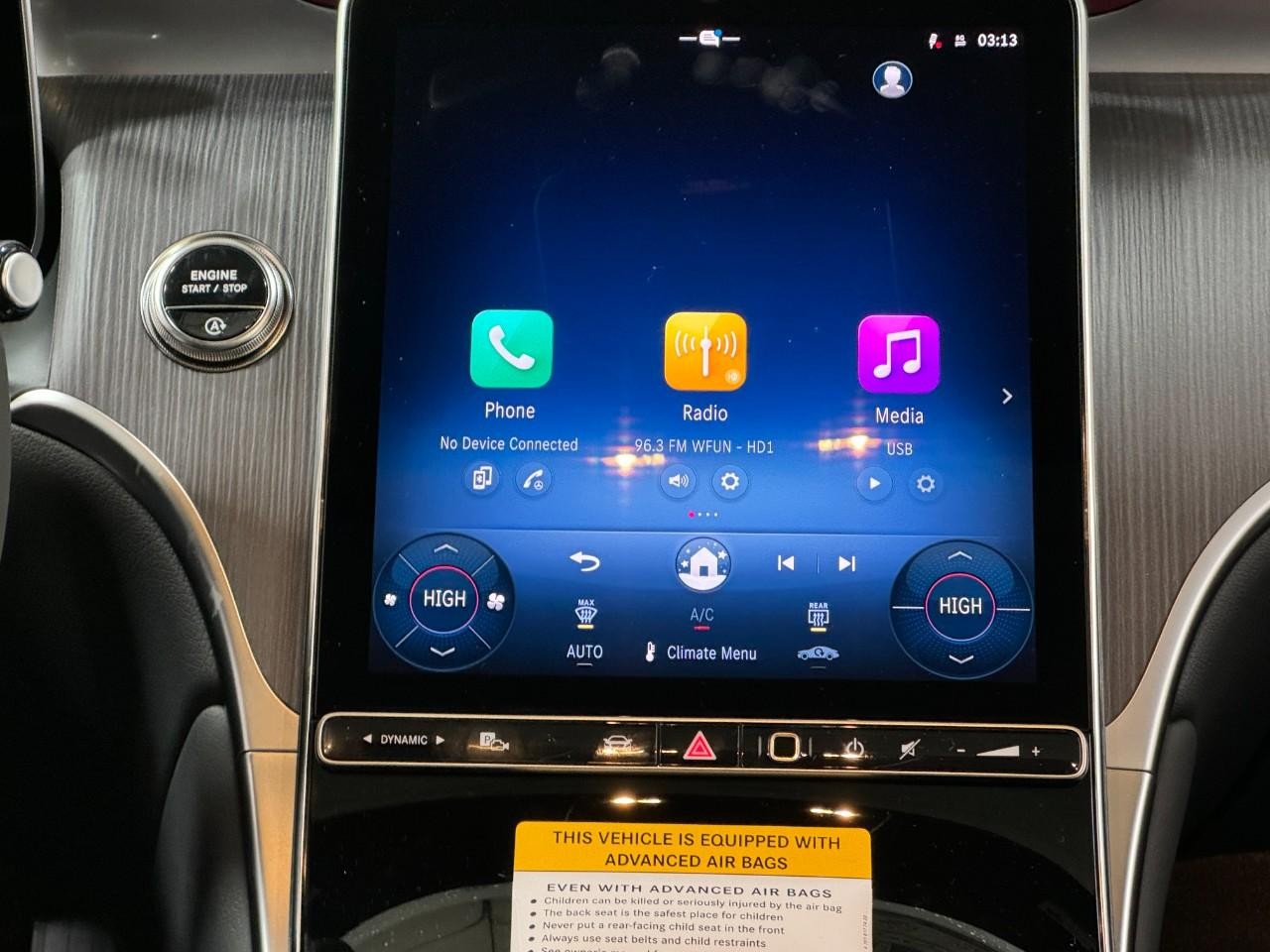 Mercedes-Benz GLC Vehicle Full-screen Gallery Image 14