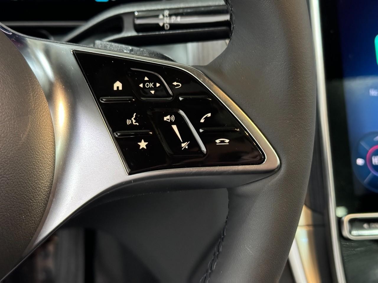 Mercedes-Benz GLC Vehicle Full-screen Gallery Image 31