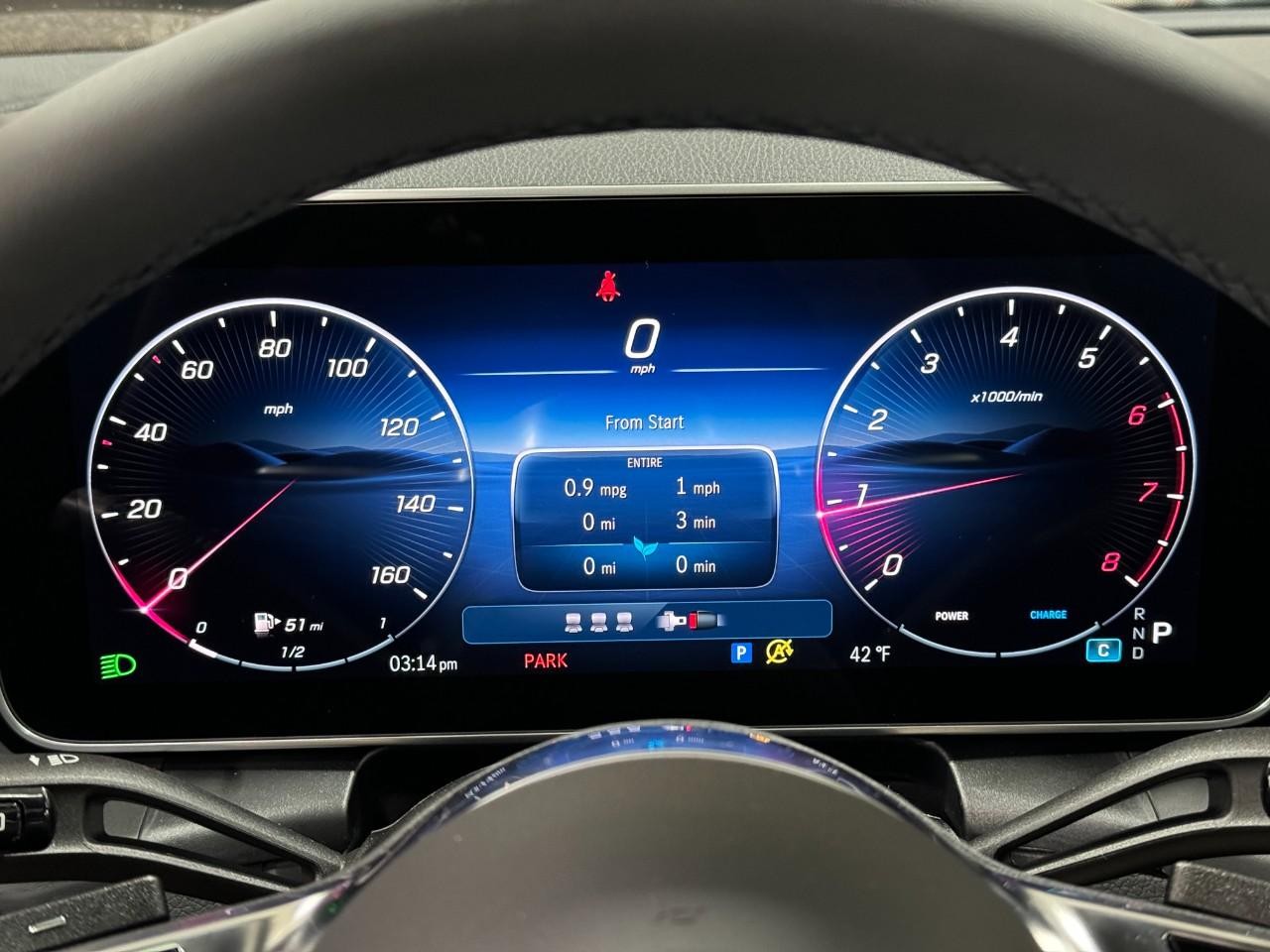 Mercedes-Benz GLC Vehicle Full-screen Gallery Image 32