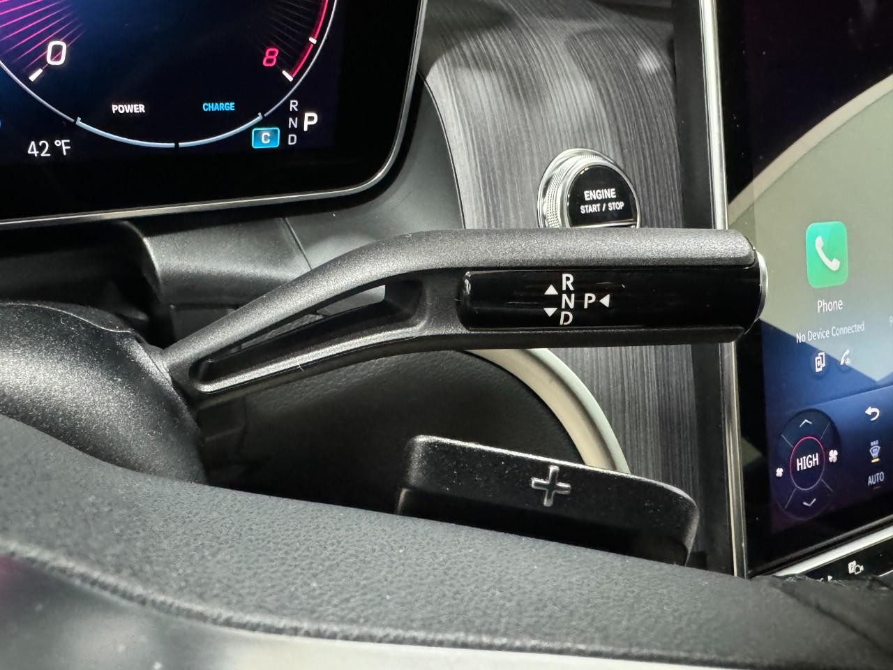 Mercedes-Benz GLC Vehicle Full-screen Gallery Image 33