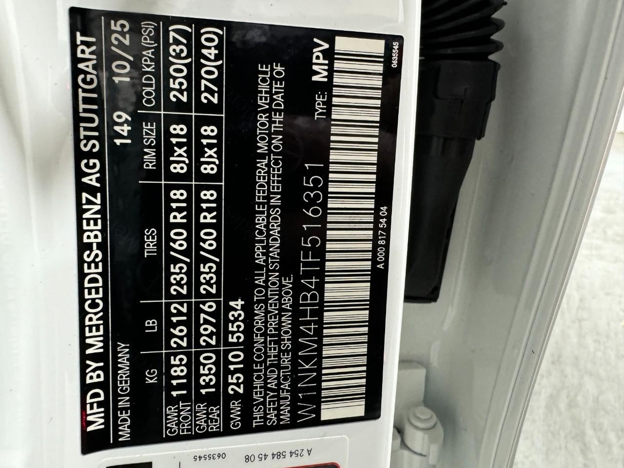 Mercedes-Benz GLC Vehicle Full-screen Gallery Image 35