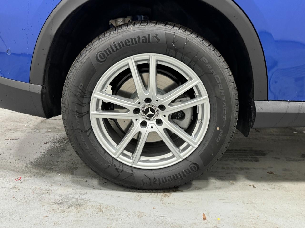 Mercedes-Benz GLC Vehicle Full-screen Gallery Image 5