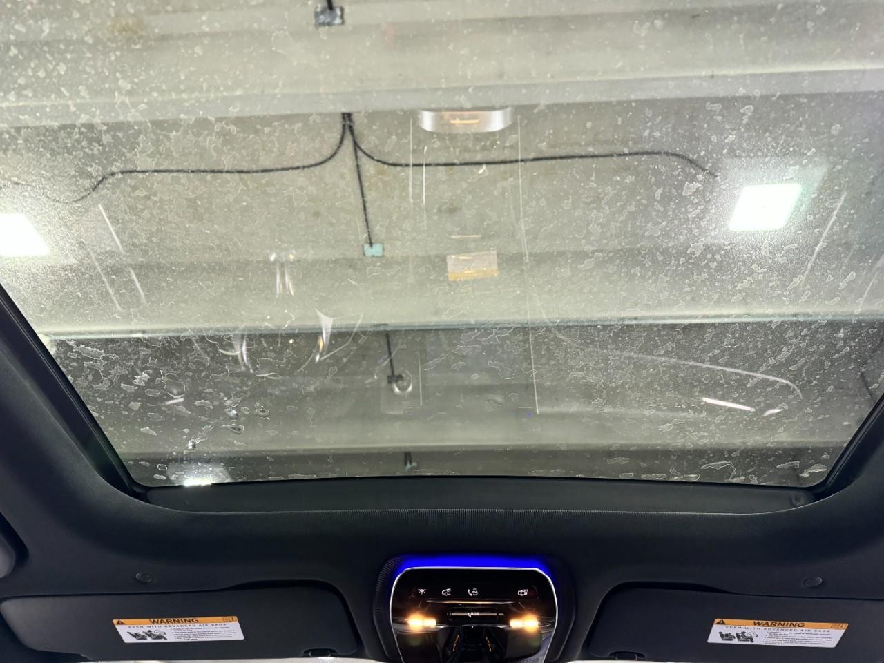 Mercedes-Benz GLC Vehicle Full-screen Gallery Image 11