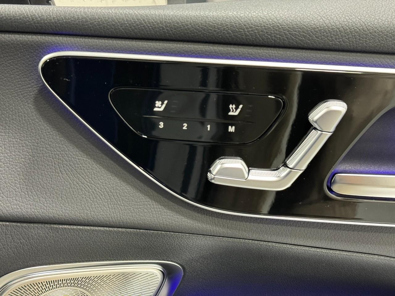 Mercedes-Benz GLC Vehicle Full-screen Gallery Image 19