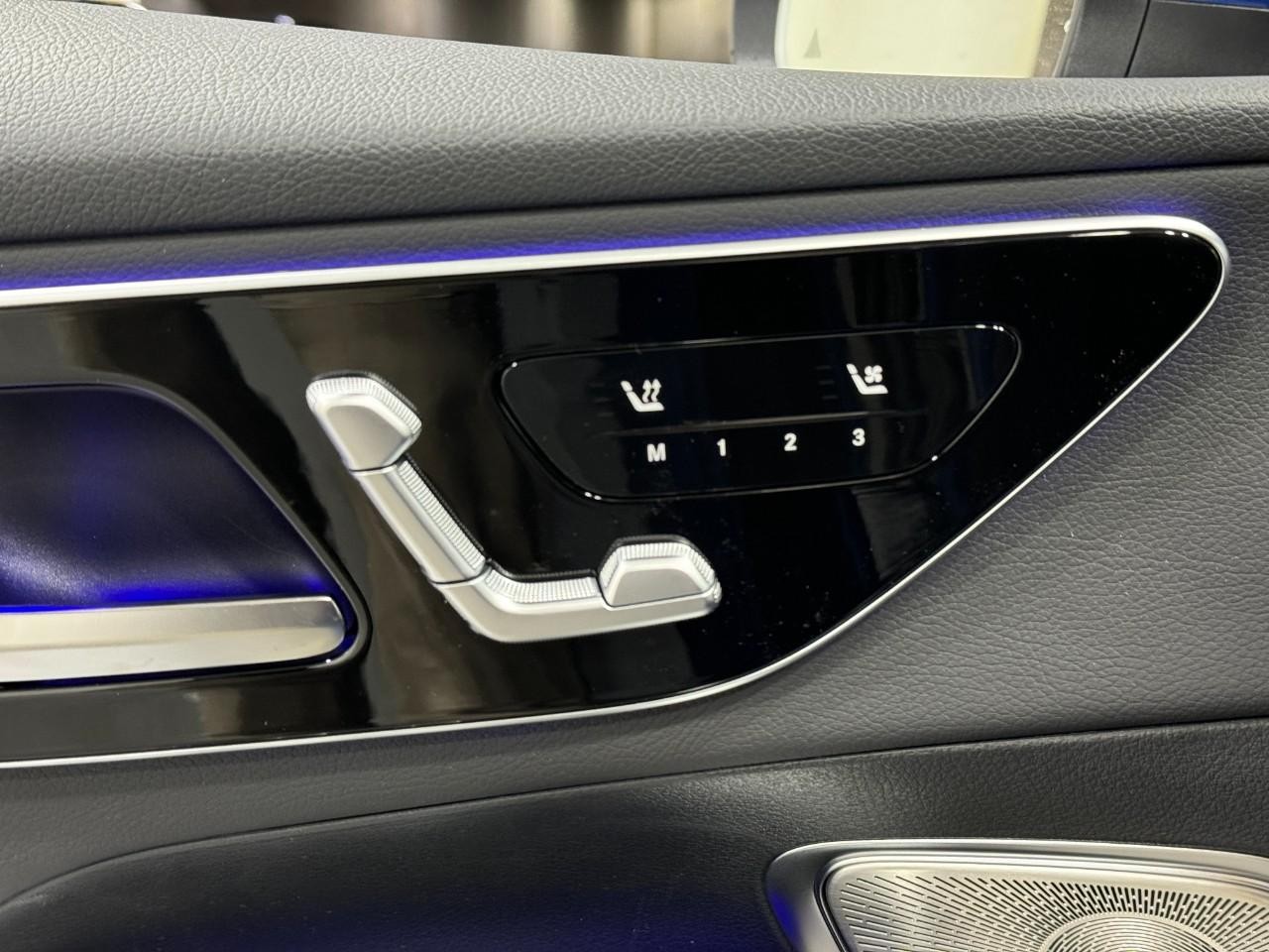 Mercedes-Benz GLC Vehicle Full-screen Gallery Image 22