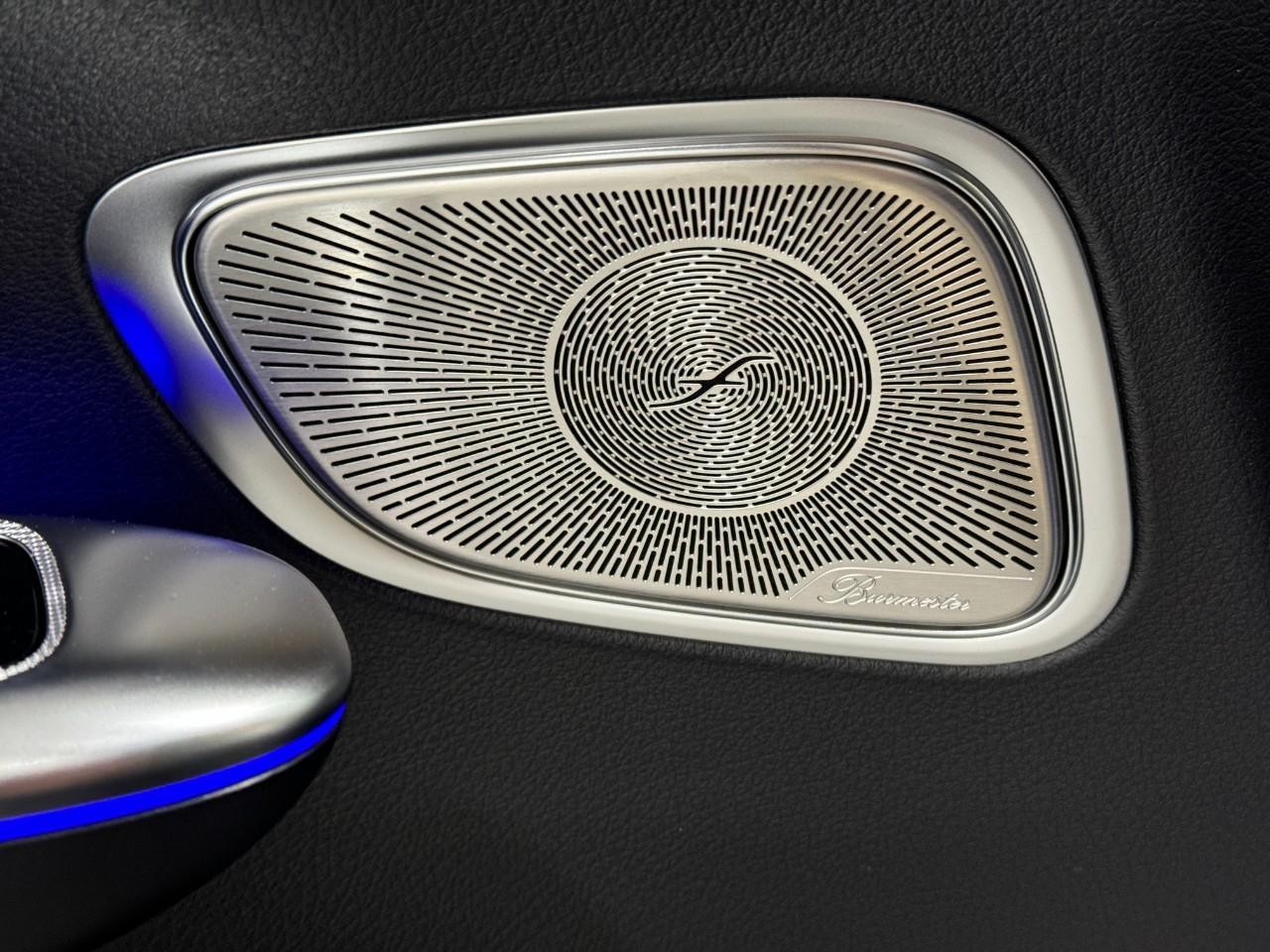 Mercedes-Benz GLC Vehicle Full-screen Gallery Image 25