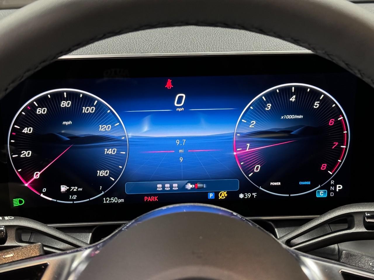 Mercedes-Benz GLC Vehicle Full-screen Gallery Image 32