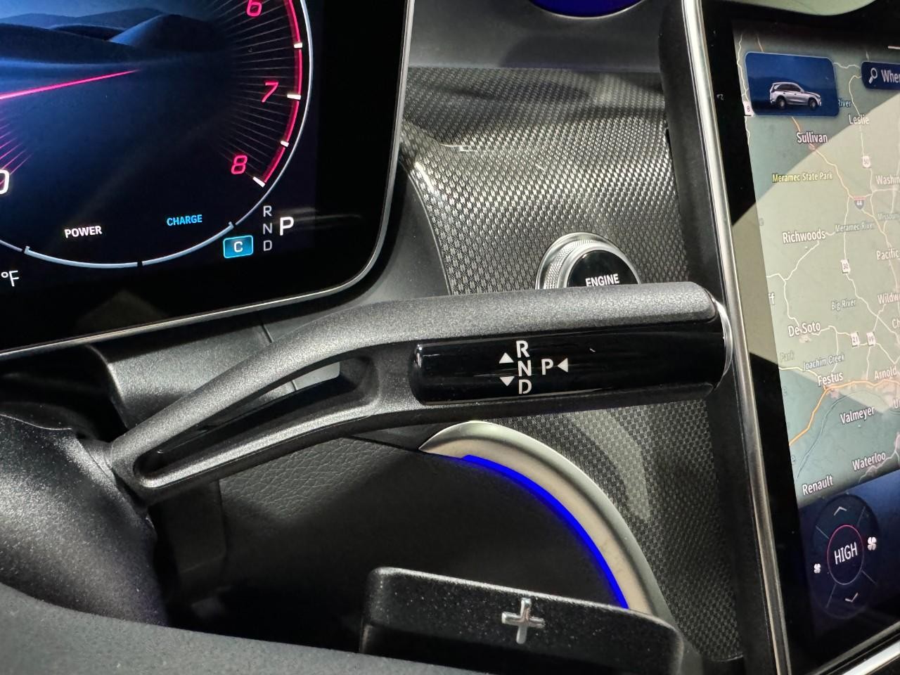 Mercedes-Benz GLC Vehicle Full-screen Gallery Image 33