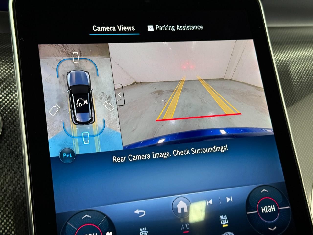 Mercedes-Benz GLC Vehicle Full-screen Gallery Image 34