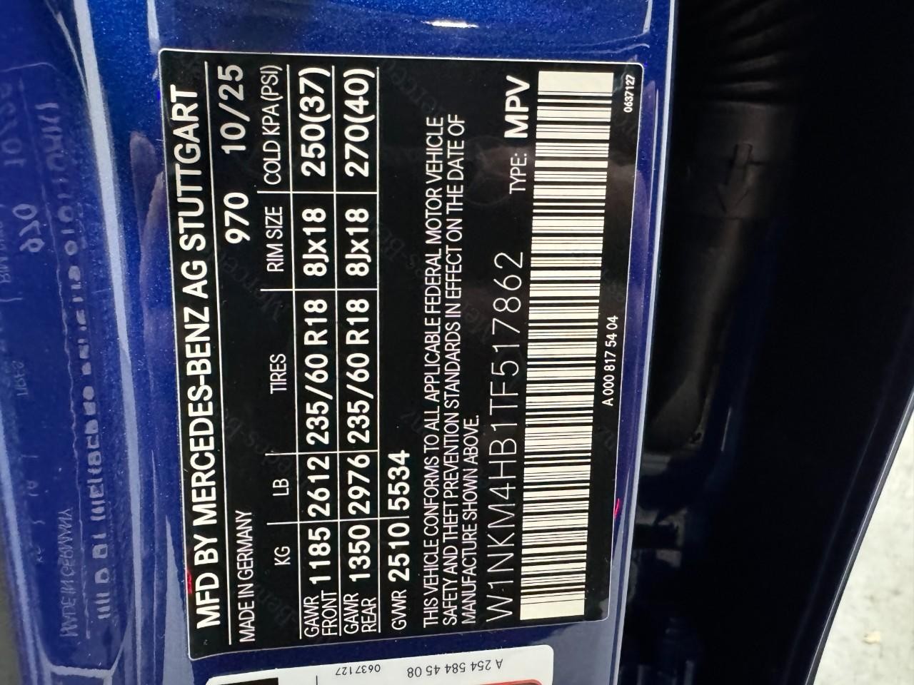 Mercedes-Benz GLC Vehicle Full-screen Gallery Image 35