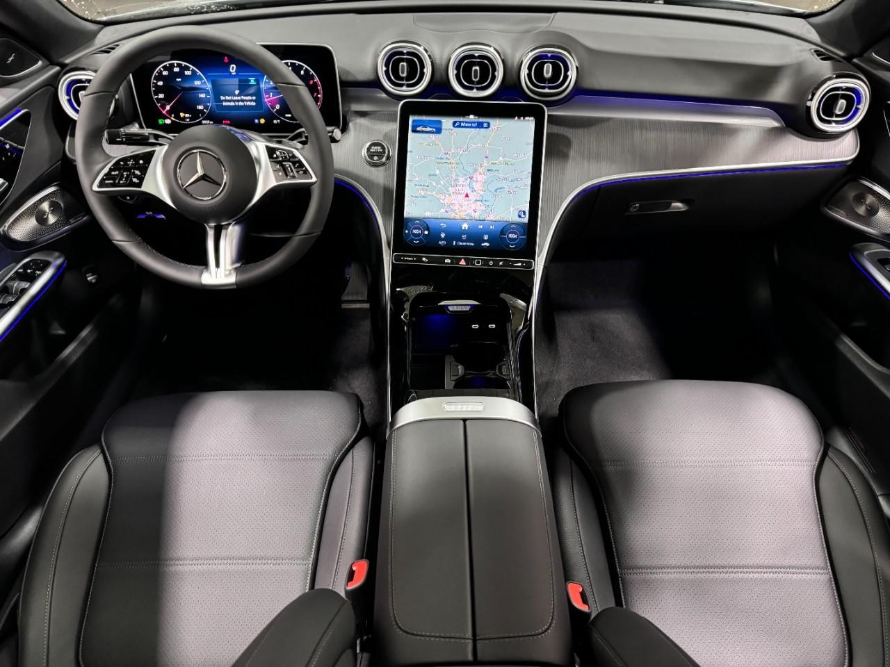 Mercedes-Benz C-Class Vehicle Full-screen Gallery Image 12