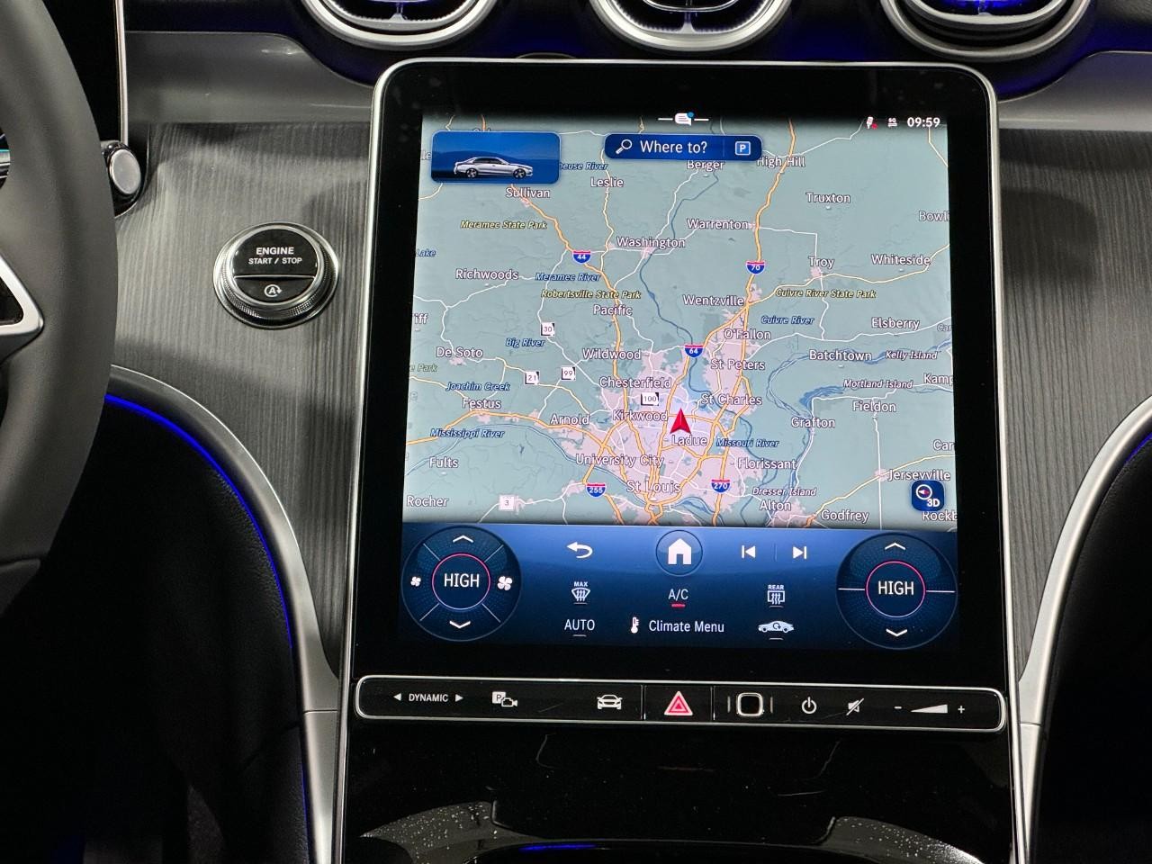 Mercedes-Benz C-Class Vehicle Full-screen Gallery Image 14