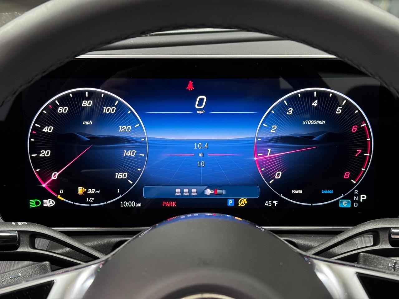 Mercedes-Benz C-Class Vehicle Full-screen Gallery Image 33