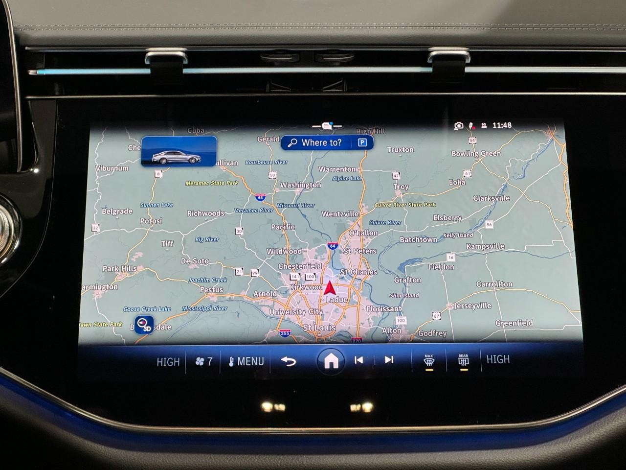 Mercedes-Benz E-Class Vehicle Full-screen Gallery Image 14