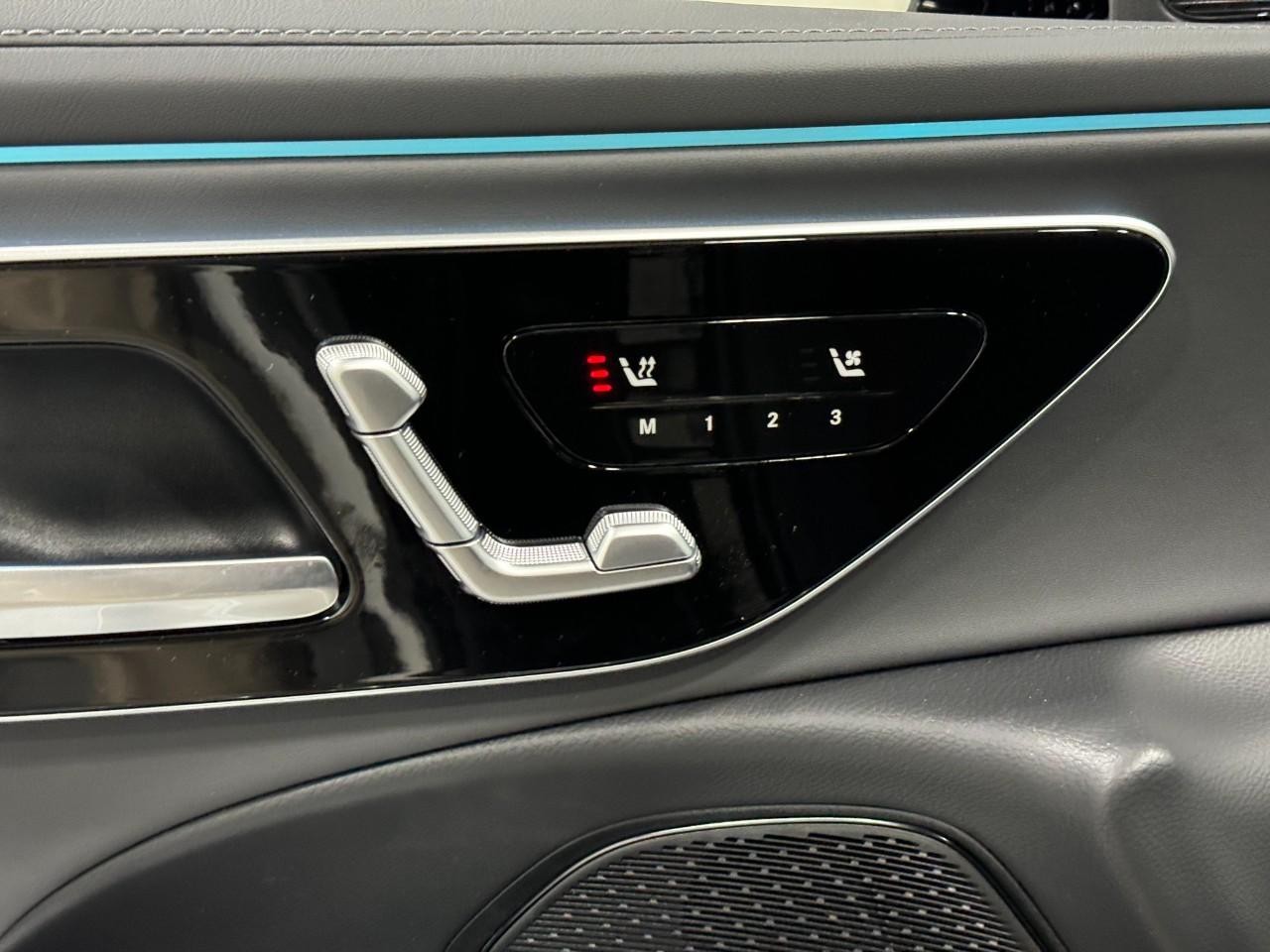 Mercedes-Benz E-Class Vehicle Full-screen Gallery Image 22