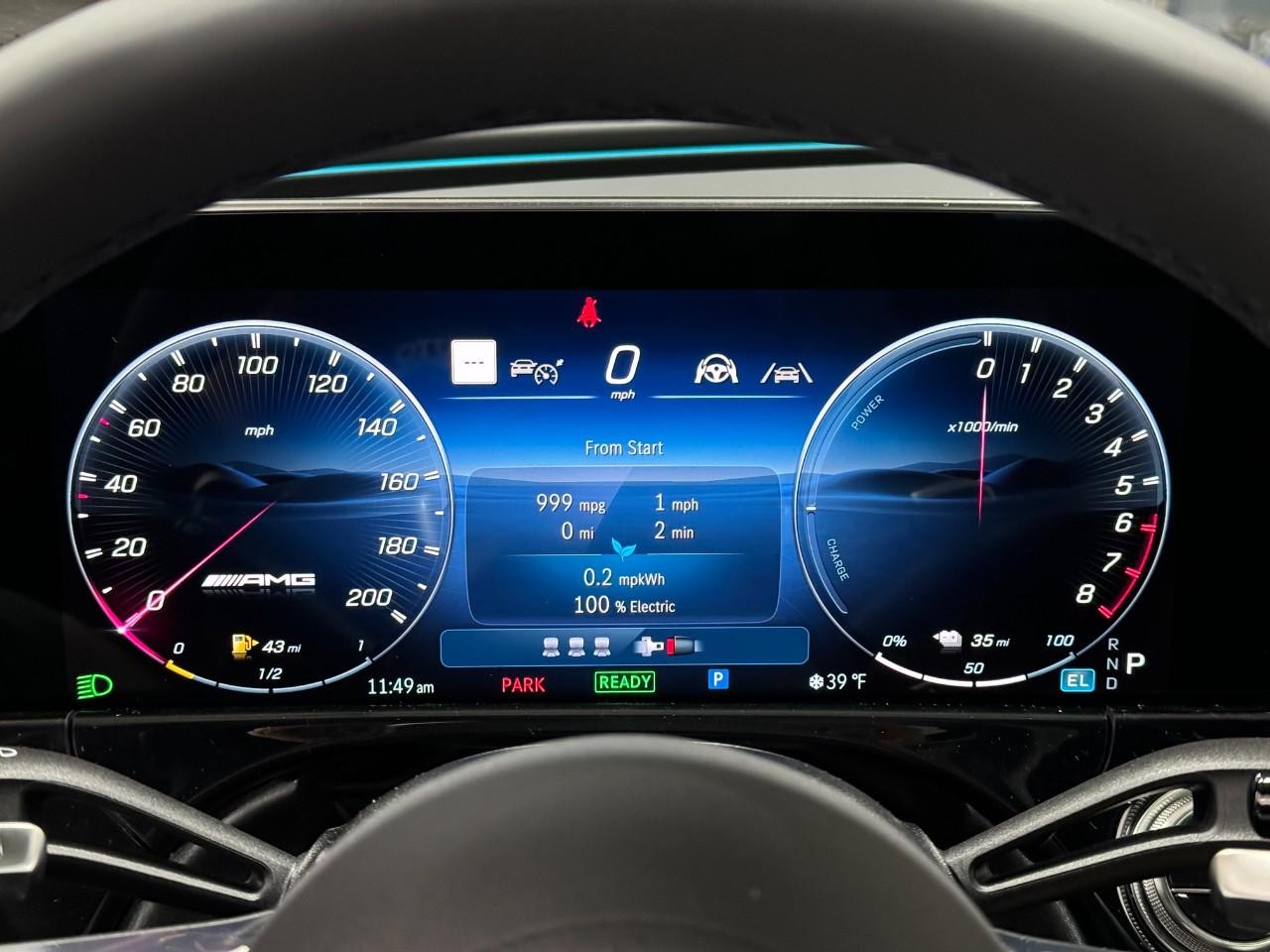 Mercedes-Benz E-Class Vehicle Full-screen Gallery Image 32