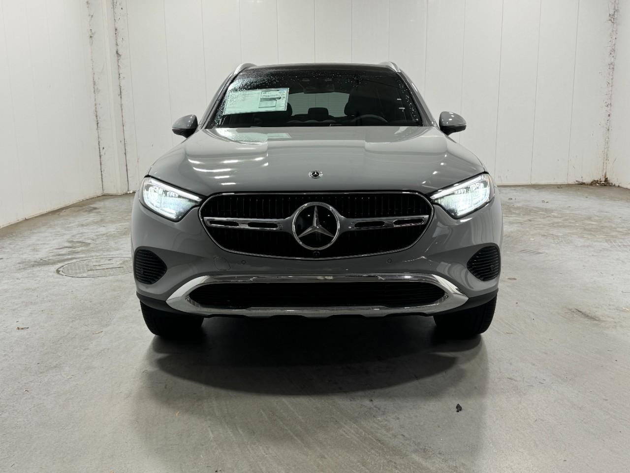 Mercedes-Benz GLC Vehicle Full-screen Gallery Image 7