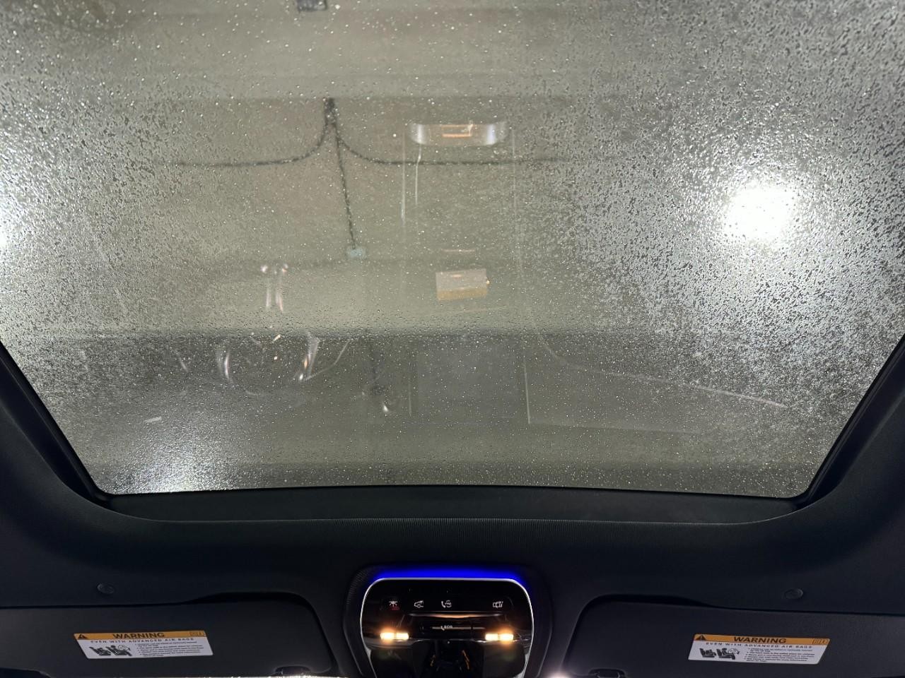 Mercedes-Benz GLC Vehicle Full-screen Gallery Image 11