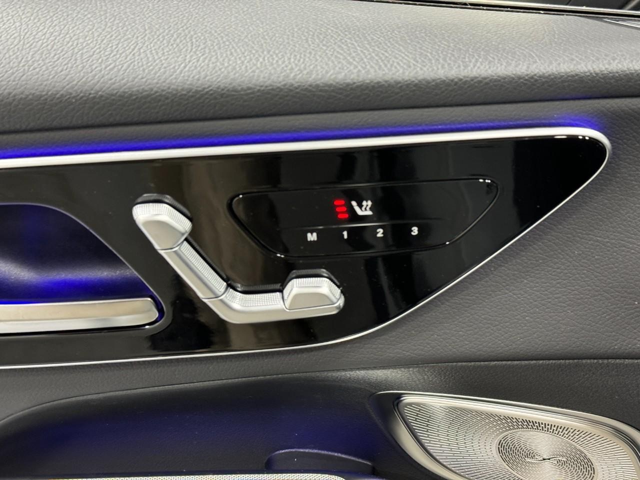 Mercedes-Benz GLC Vehicle Full-screen Gallery Image 22