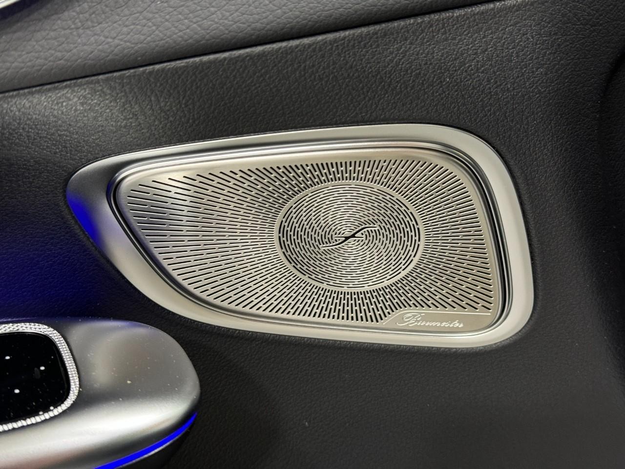 Mercedes-Benz GLC Vehicle Full-screen Gallery Image 25