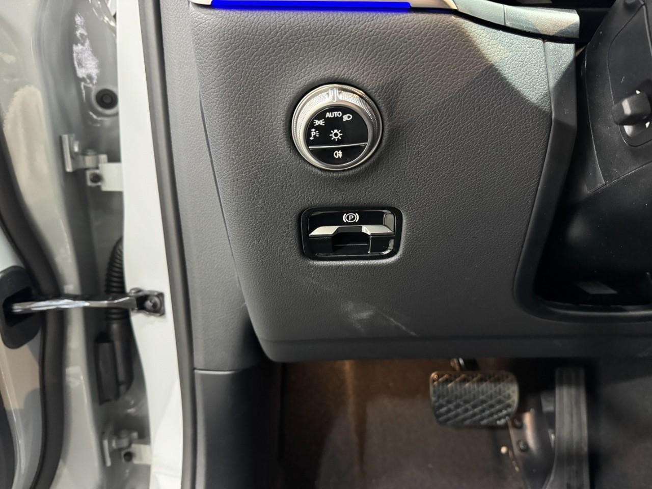 Mercedes-Benz GLC Vehicle Full-screen Gallery Image 30