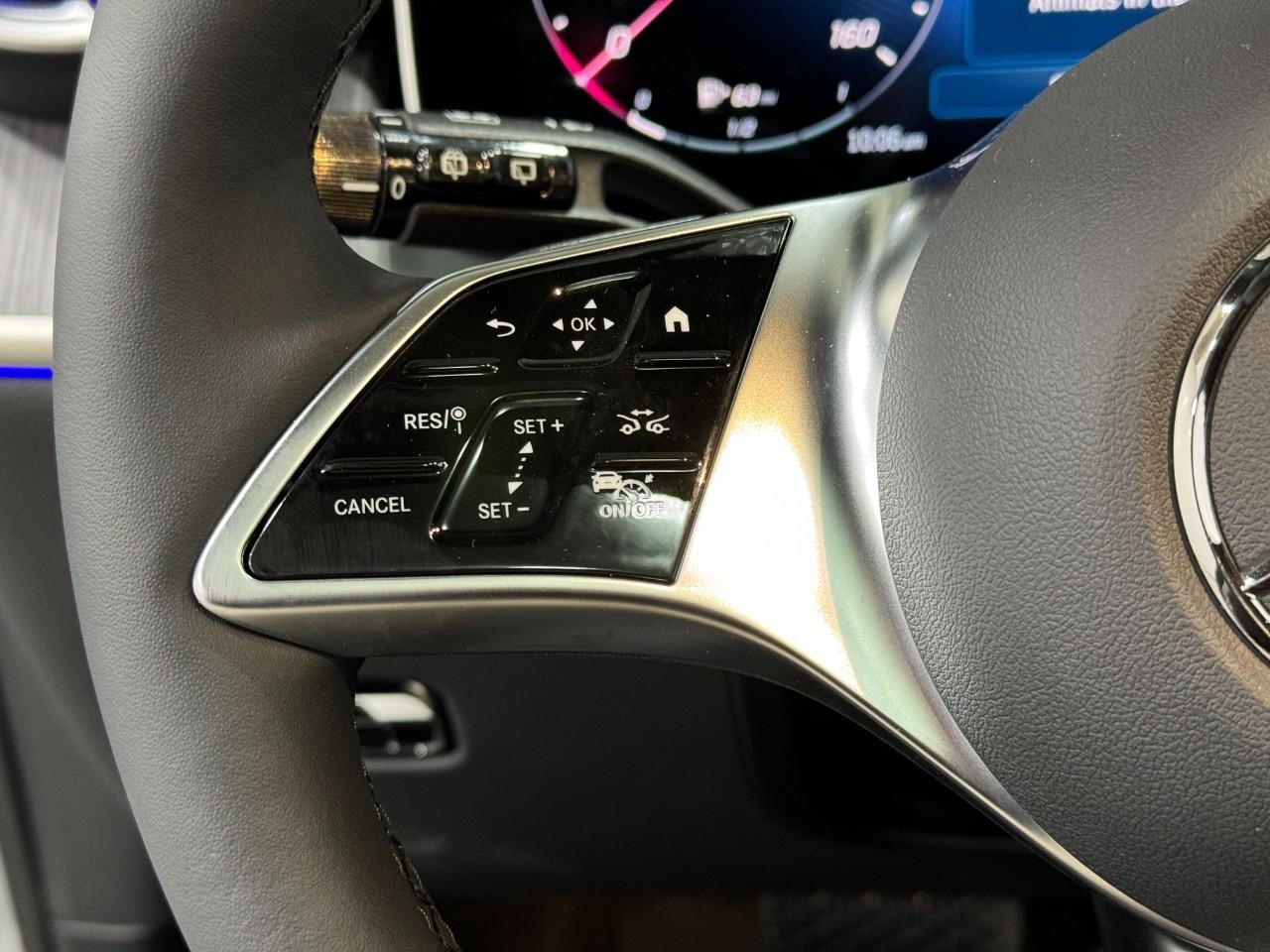 Mercedes-Benz GLC Vehicle Full-screen Gallery Image 31