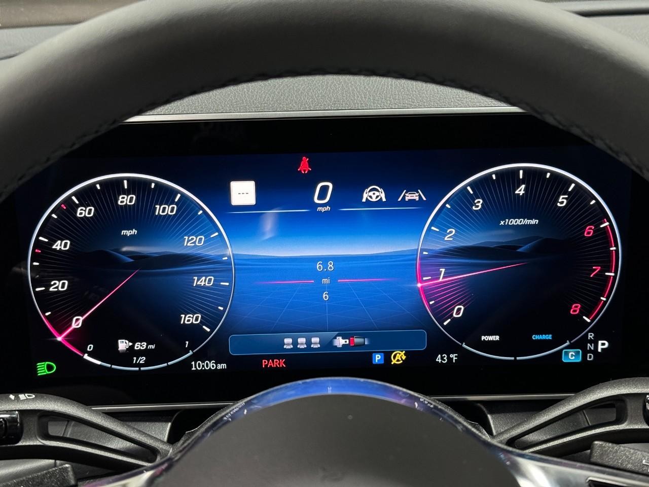 Mercedes-Benz GLC Vehicle Full-screen Gallery Image 33