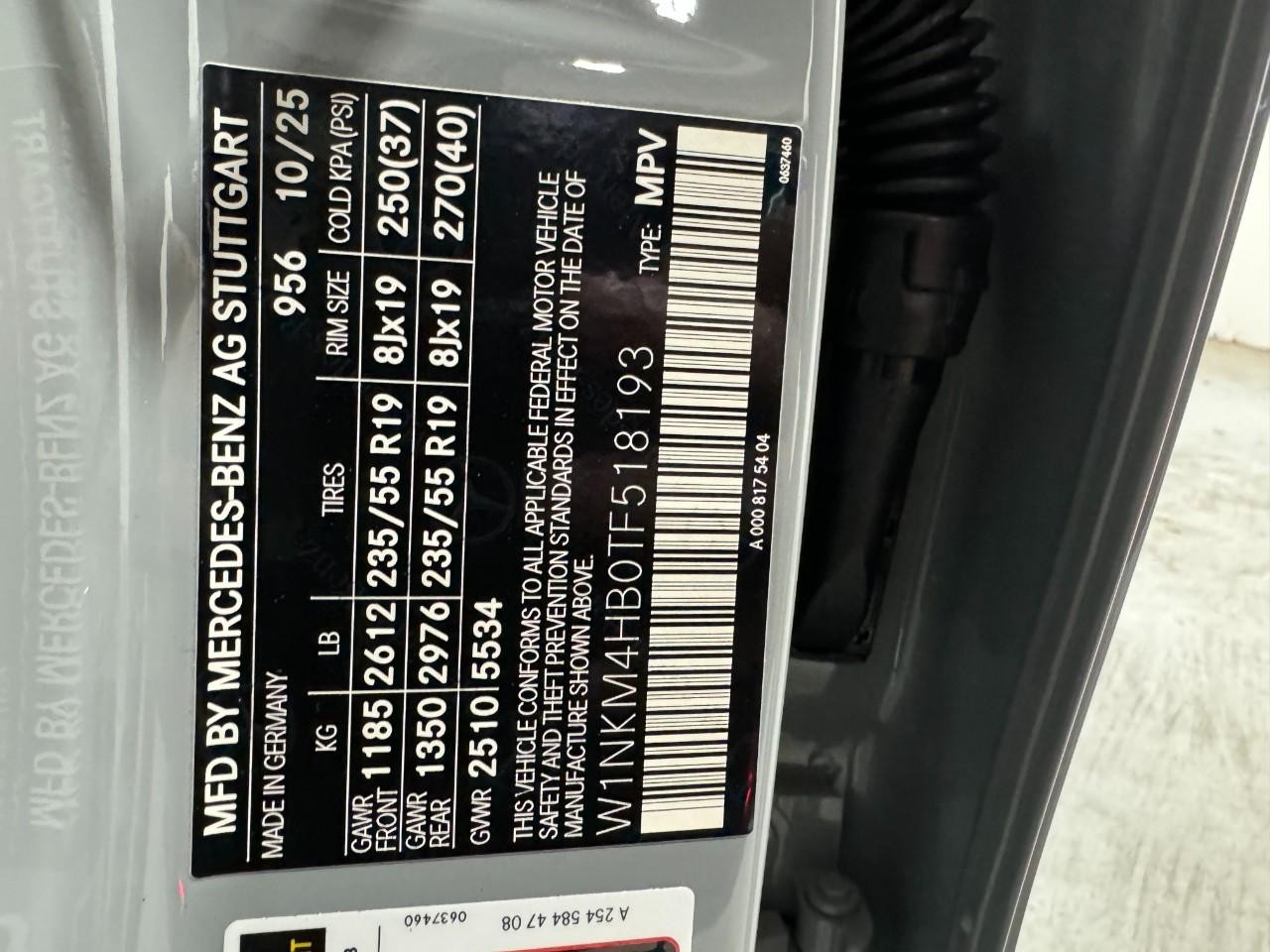 Mercedes-Benz GLC Vehicle Full-screen Gallery Image 36