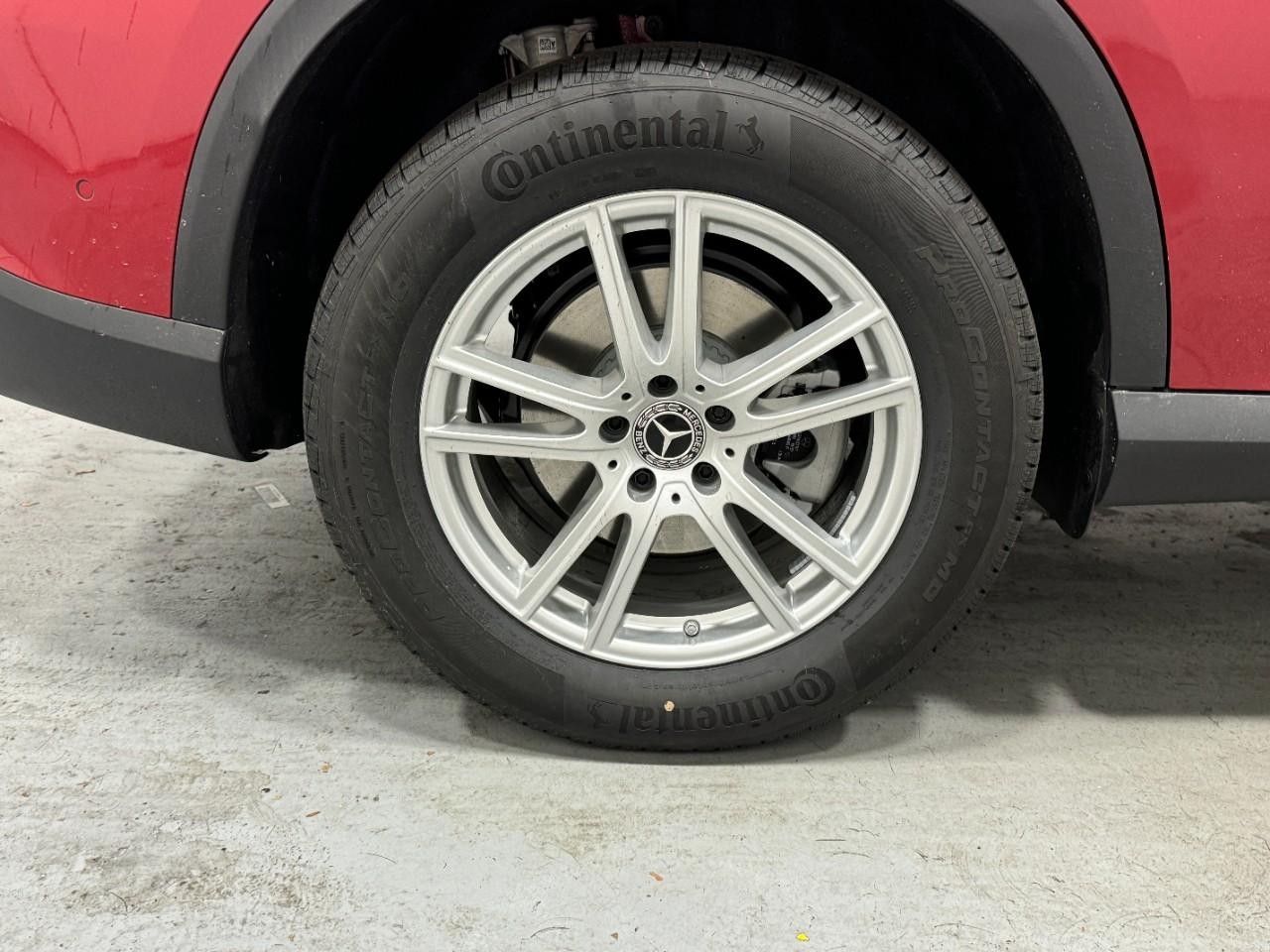 Mercedes-Benz GLC Vehicle Full-screen Gallery Image 5