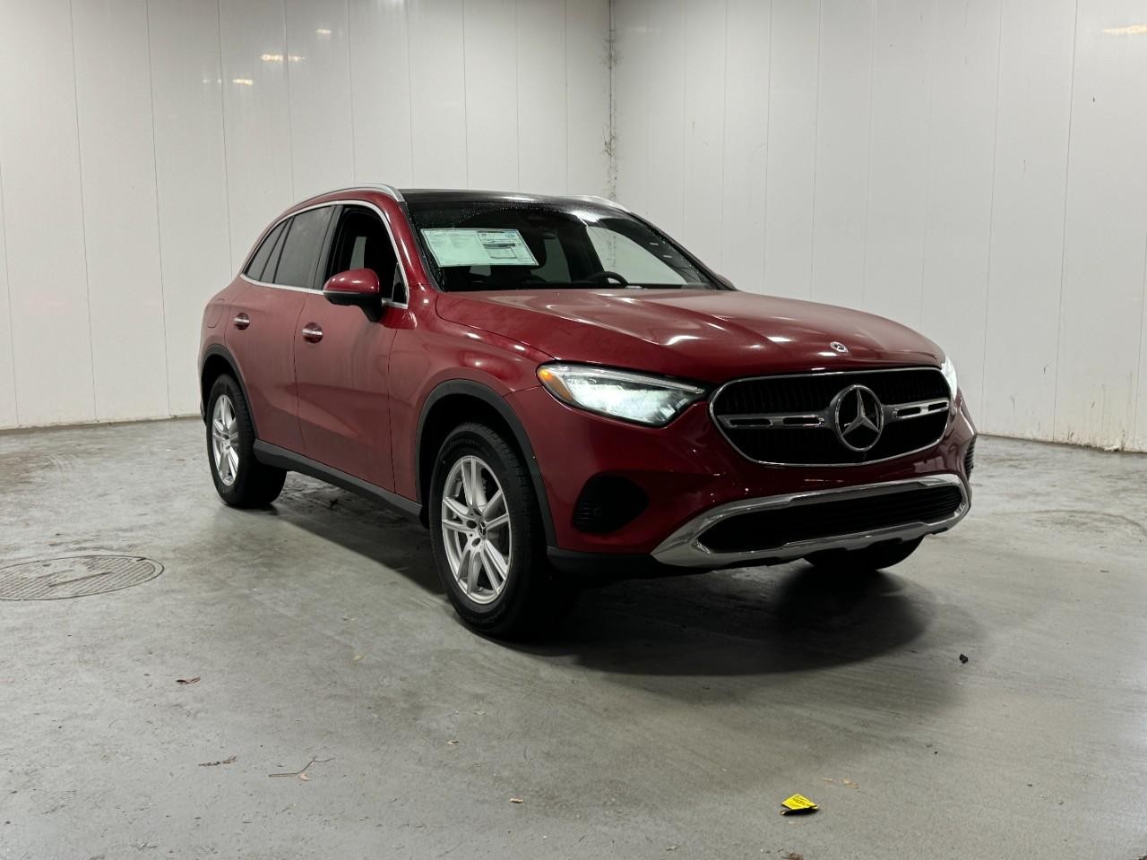 Mercedes-Benz GLC Vehicle Full-screen Gallery Image 6