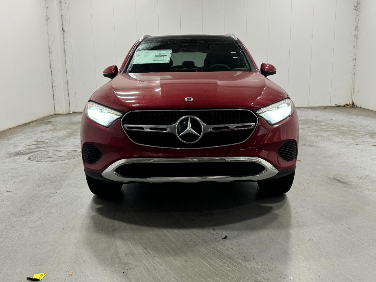 Mercedes-Benz GLC Vehicle Full-screen Gallery Image 7