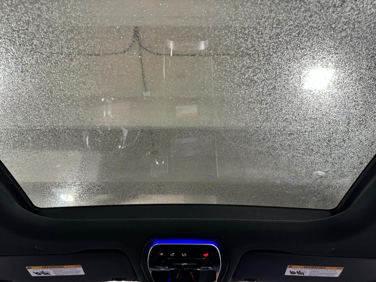 Mercedes-Benz GLC Vehicle Full-screen Gallery Image 11