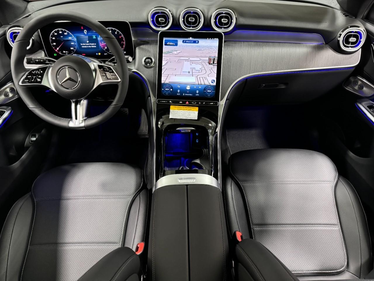 Mercedes-Benz GLC Vehicle Full-screen Gallery Image 12