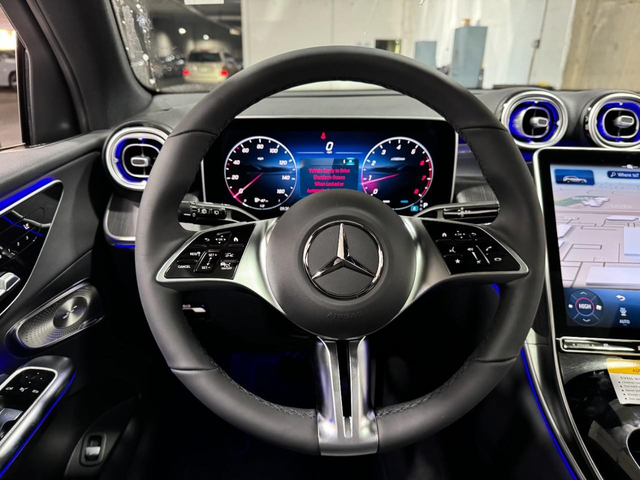 Mercedes-Benz GLC Vehicle Full-screen Gallery Image 13