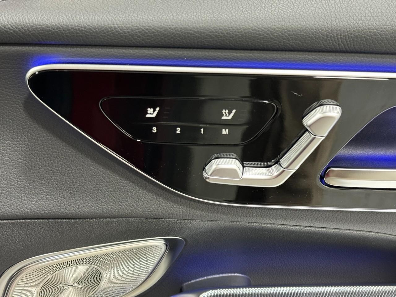 Mercedes-Benz GLC Vehicle Full-screen Gallery Image 19