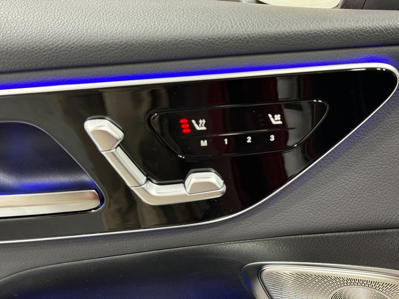 Mercedes-Benz GLC Vehicle Full-screen Gallery Image 22