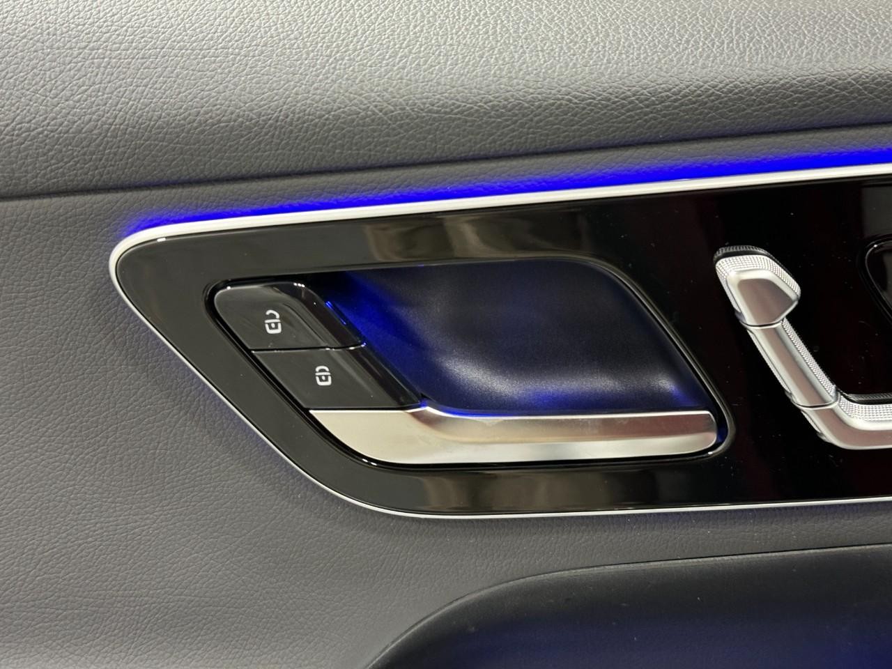 Mercedes-Benz GLC Vehicle Full-screen Gallery Image 23