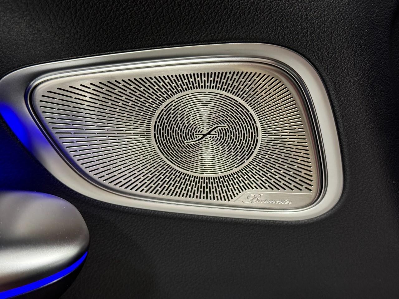 Mercedes-Benz GLC Vehicle Full-screen Gallery Image 25