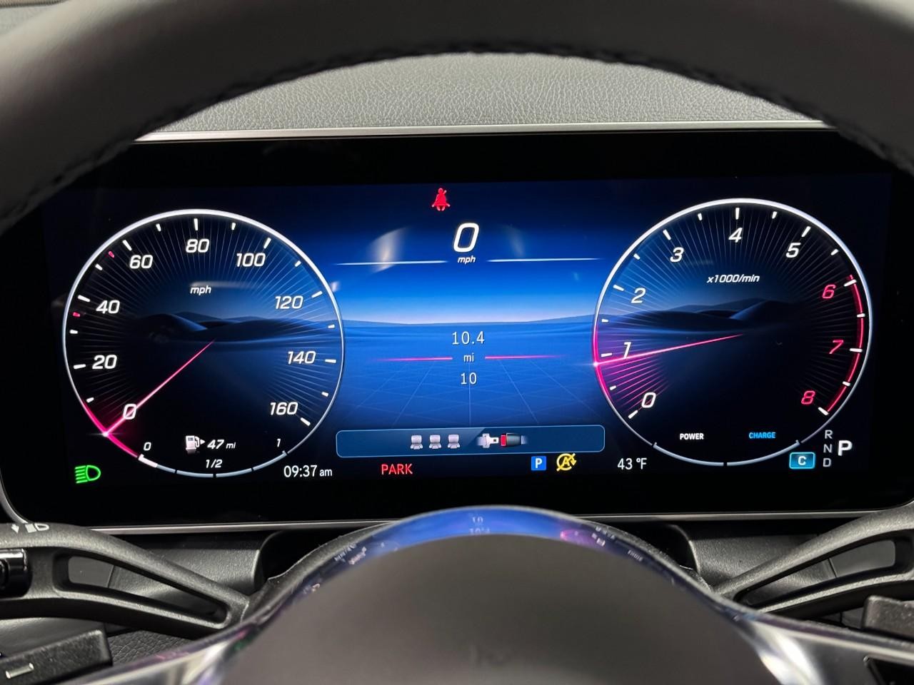 Mercedes-Benz GLC Vehicle Full-screen Gallery Image 33