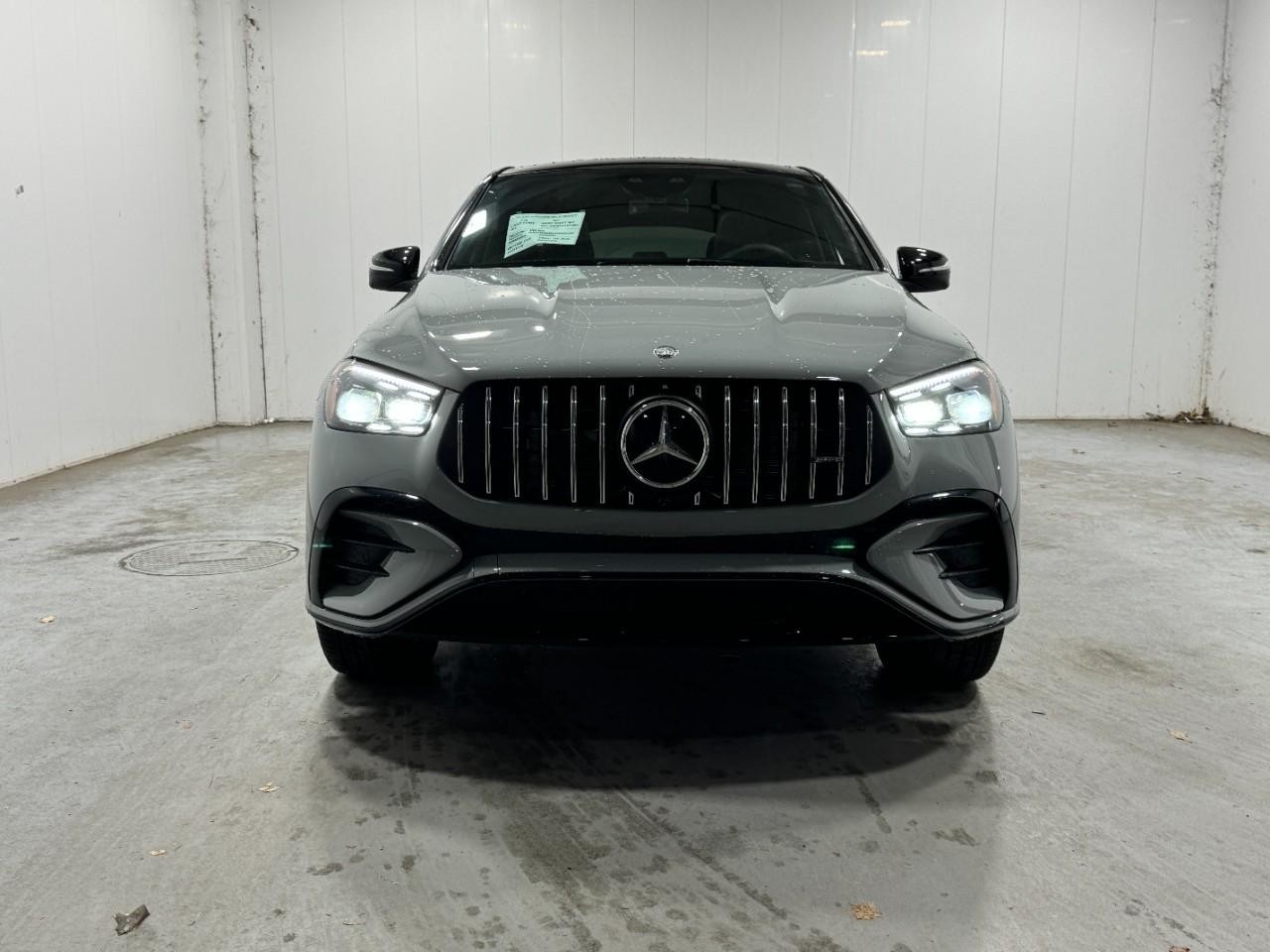 Mercedes-Benz GLE Vehicle Full-screen Gallery Image 7