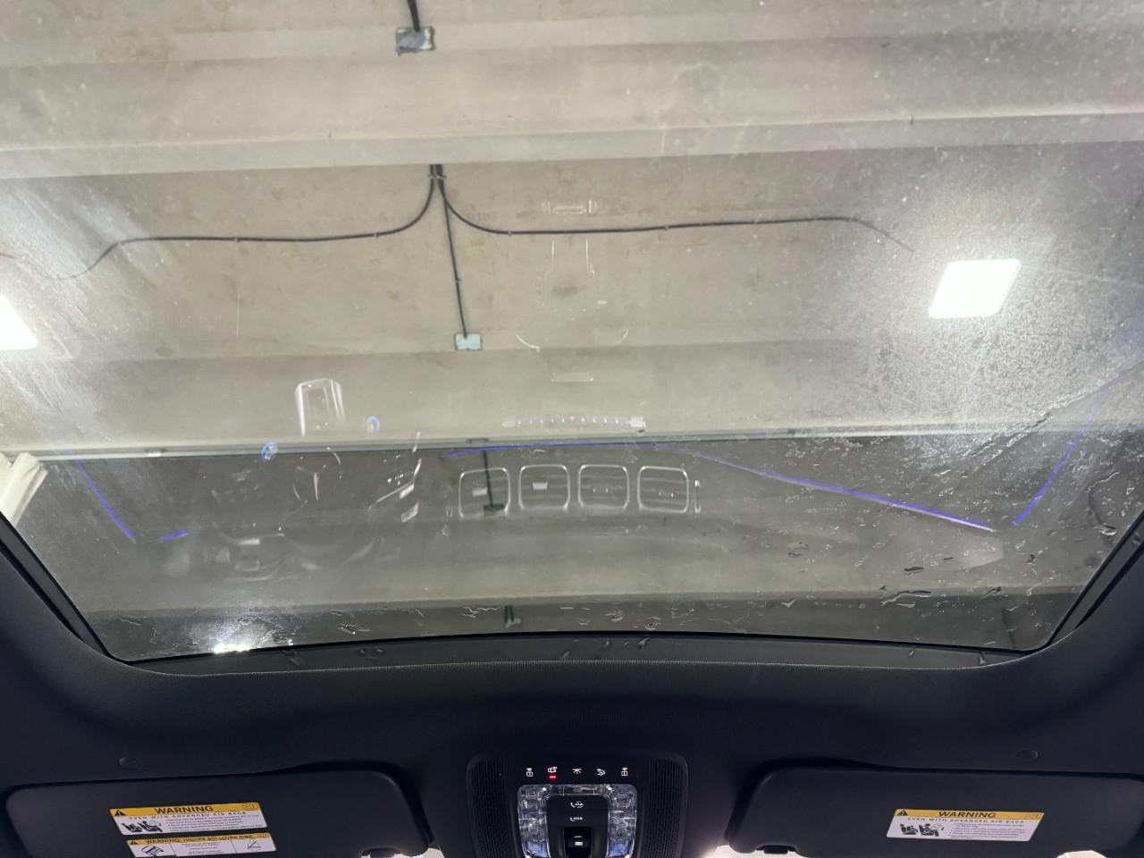 Mercedes-Benz GLE Vehicle Full-screen Gallery Image 11