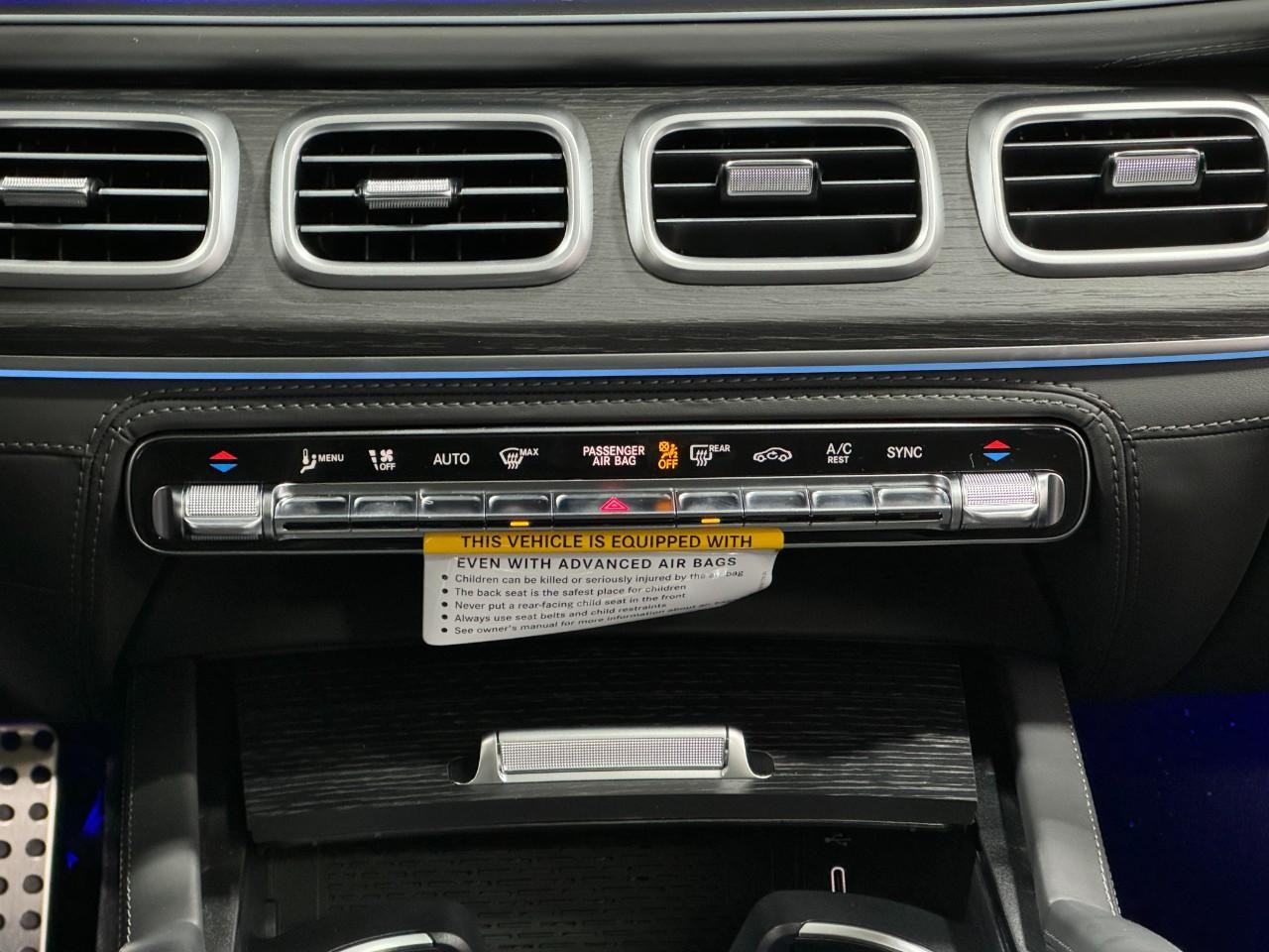 Mercedes-Benz GLE Vehicle Full-screen Gallery Image 15