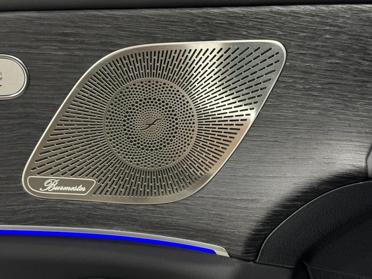 Mercedes-Benz GLE Vehicle Full-screen Gallery Image 23