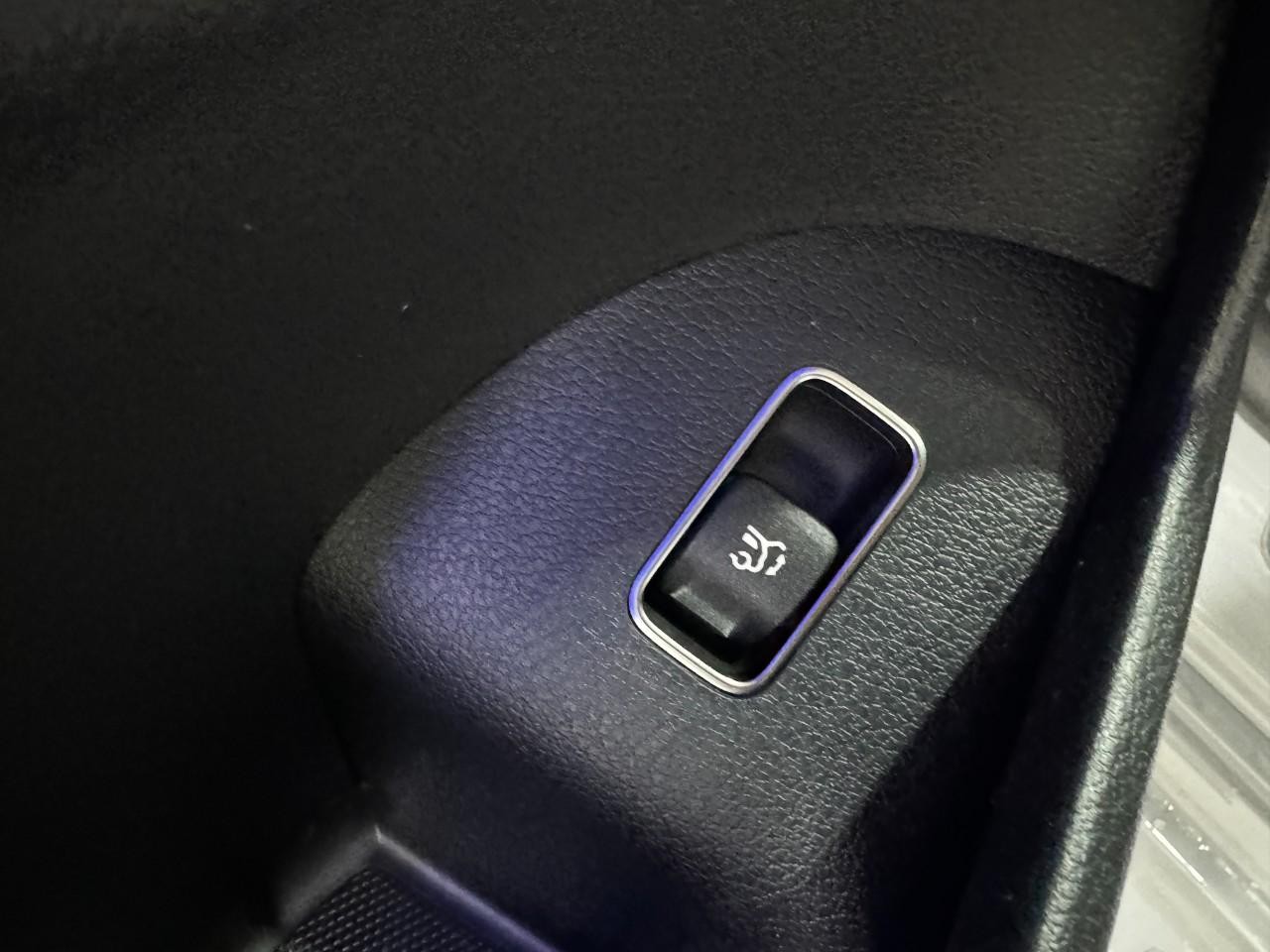 Mercedes-Benz GLE Vehicle Full-screen Gallery Image 27