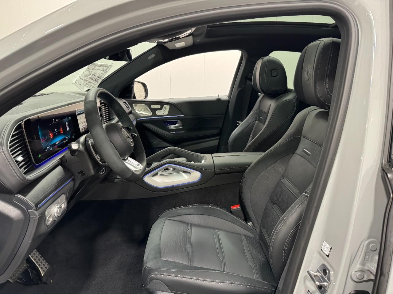 Mercedes-Benz GLE Vehicle Full-screen Gallery Image 28