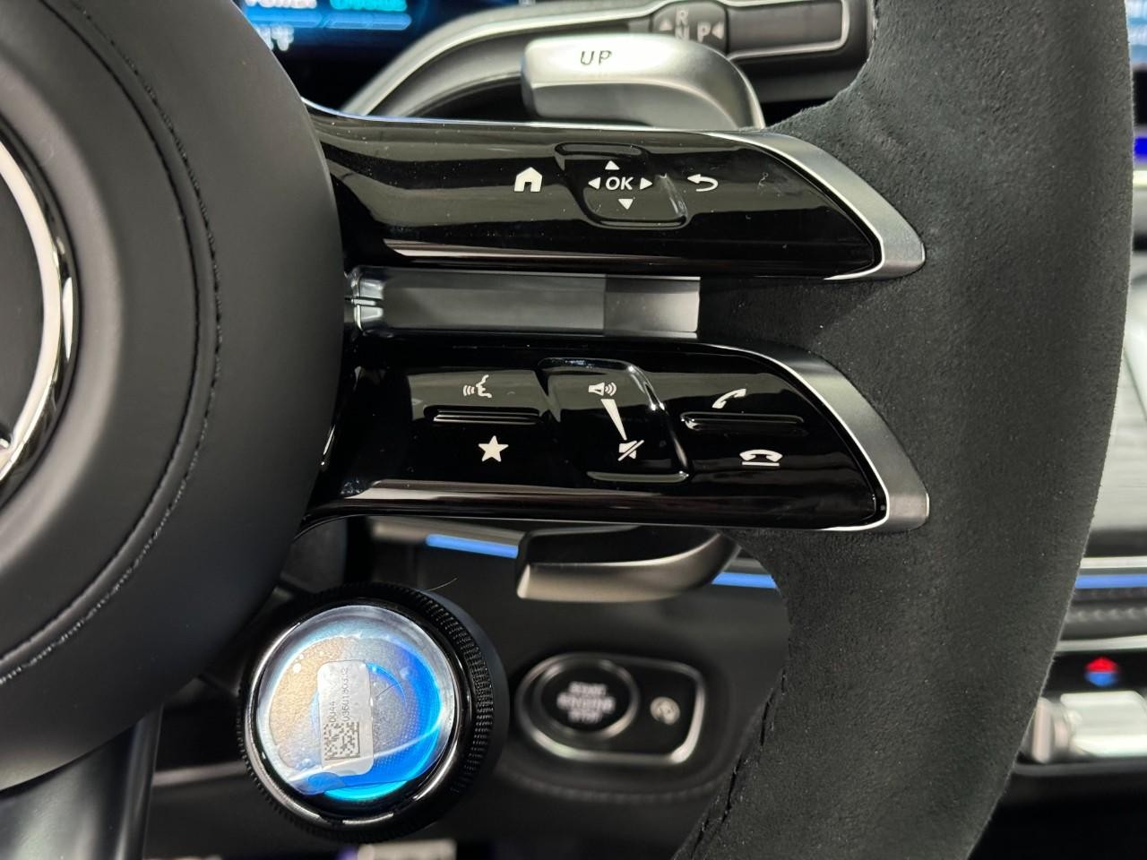 Mercedes-Benz GLE Vehicle Full-screen Gallery Image 32