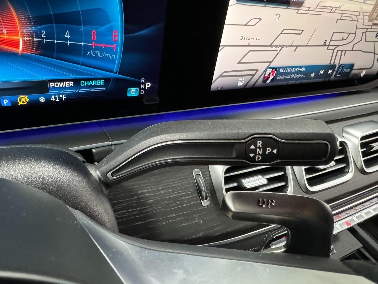 Mercedes-Benz GLE Vehicle Full-screen Gallery Image 34